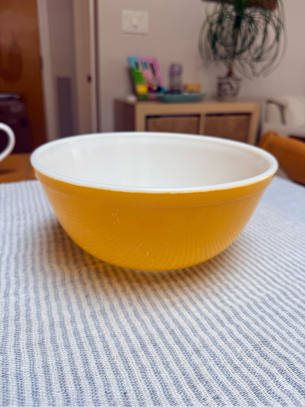 Vintage PYREX 403 Citrus Orange Mixing Bowl – 2.5 Quart